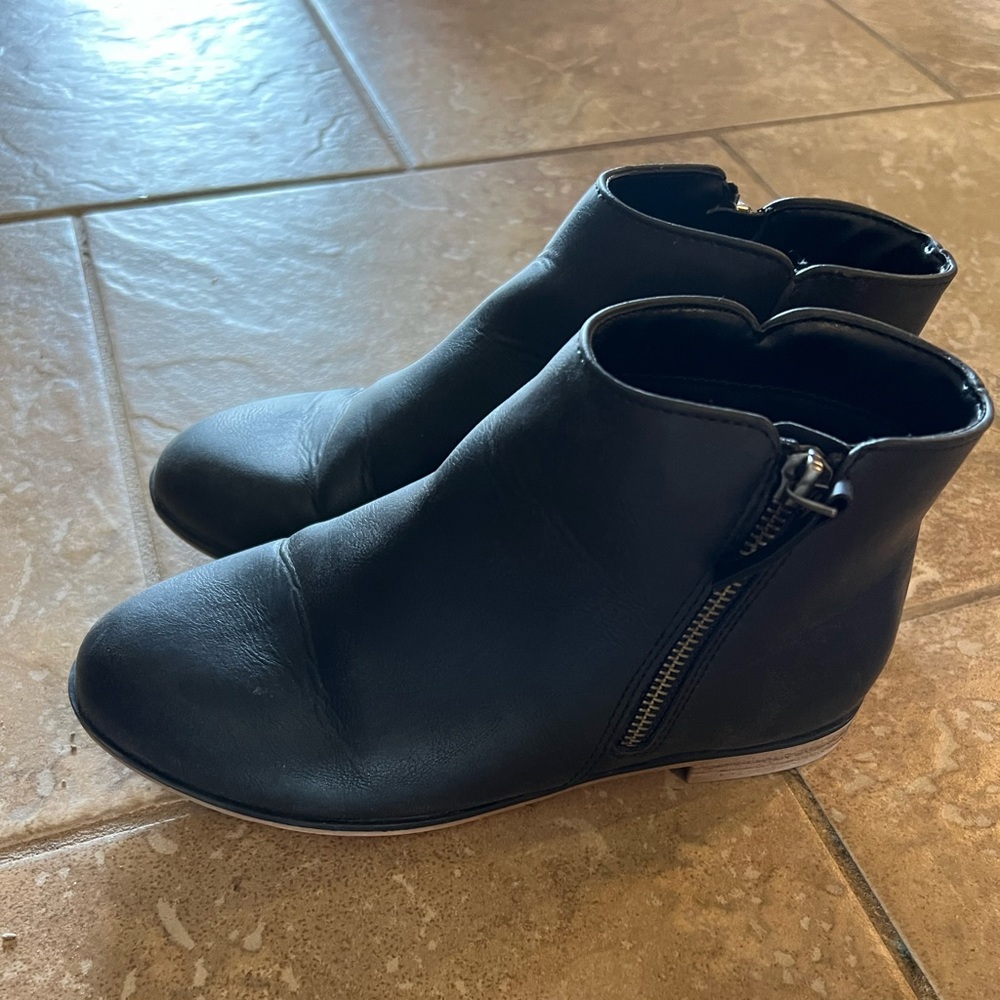 Cat & Jack black boots